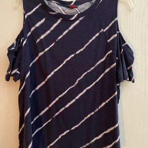 Vince Camuto cold shoulder cotton tie dyed top. Large